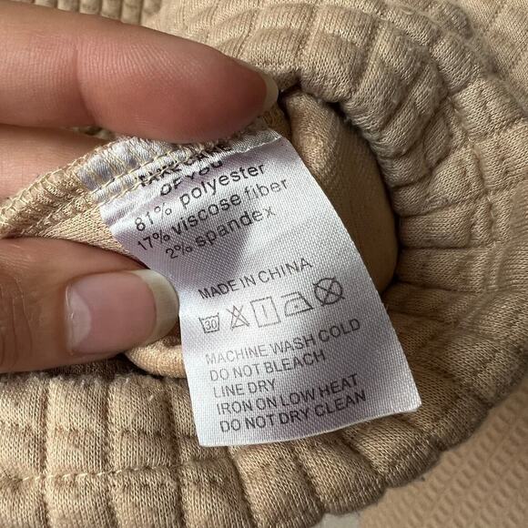 Jubilee Apparel Beige Quilted Crew Neck Sweatshirt Size S - Picture 6 of 6